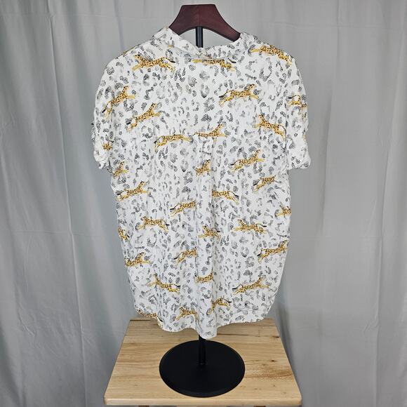 Jane + Delancey Cheetah Print Button Blouse L White Yellow Animal Short Sleeve - Picture 3 of 3